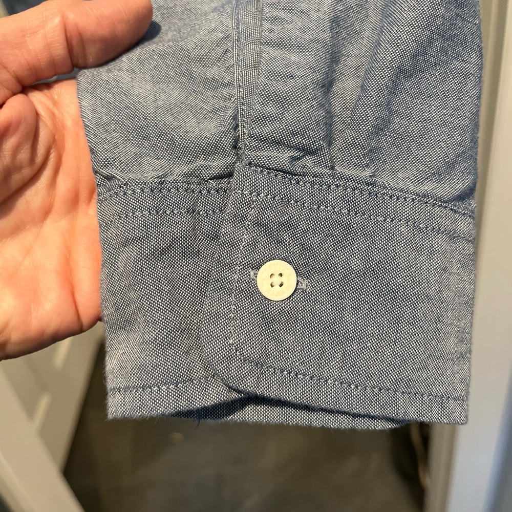 LEVI’S Men's Classic One Pocket Standard Fit Chambray Shirt in blue, XL - Picture 9 of 9